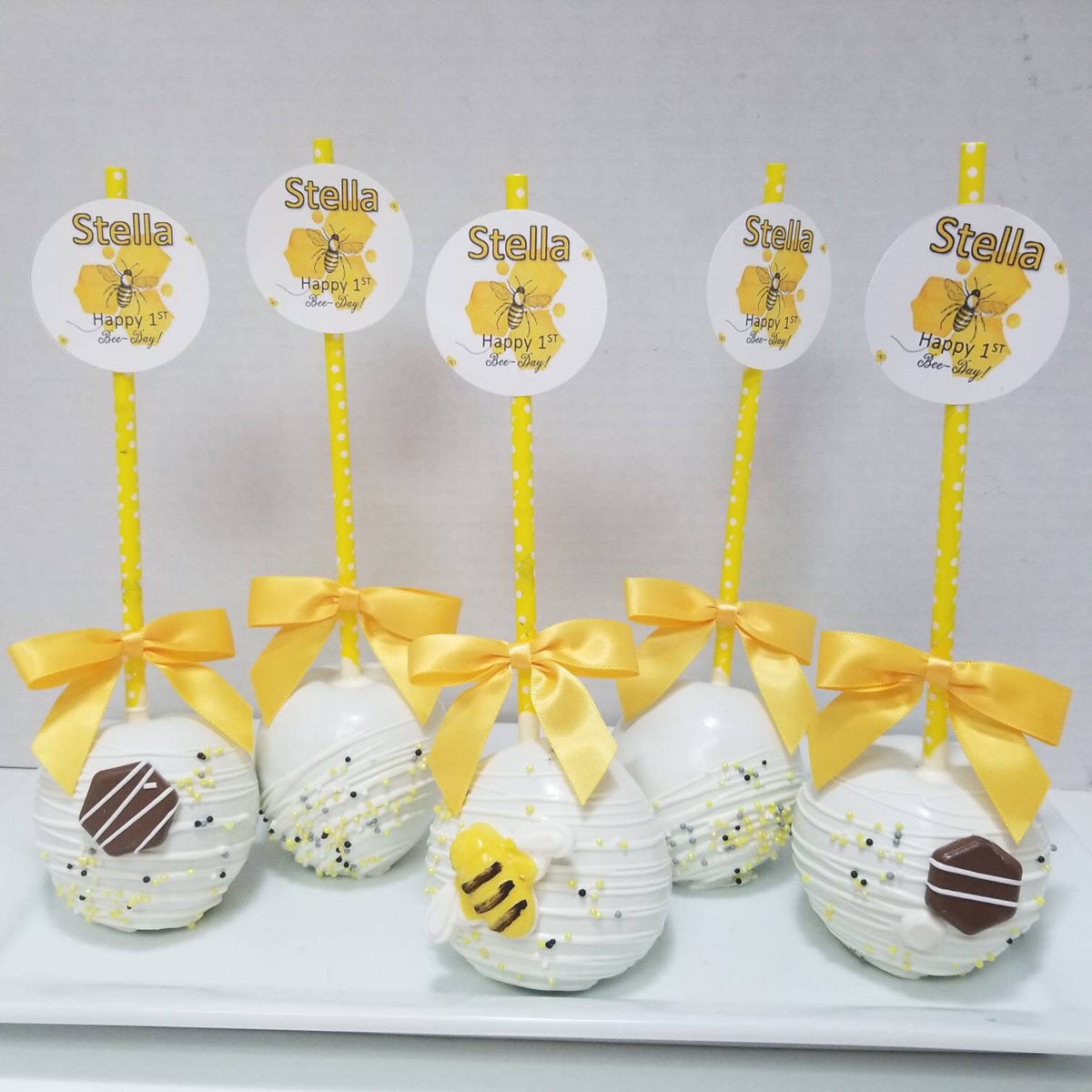 Baby Bell Candy Apples - Bee themed gender reveal candy apple 🍏 $6.00